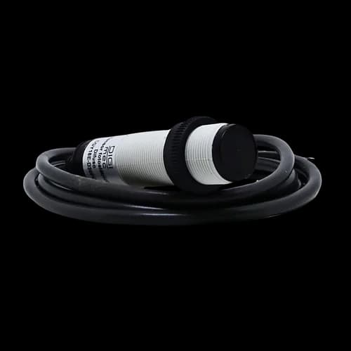 Sensor Fotoelétrico tipo Difuso M18, Sensibilidade 30Cm., PNP NA+NF Ref. CGY18E-D30PC Digimec